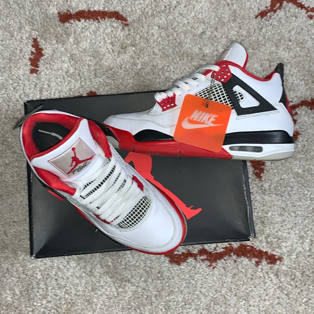 EUC- Nike- Air Jordan 4 Retro- Sz 9- White/Fire Red/Black/Tech Grey